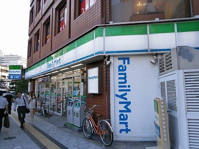 コンビニ　ファミリーマート（コンビニ）まで210m