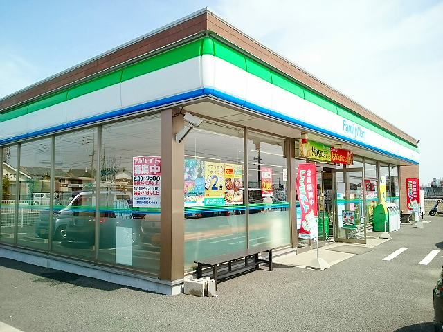 コンビニ　ファミリーマート愛西北一色店（コンビニ）まで700m