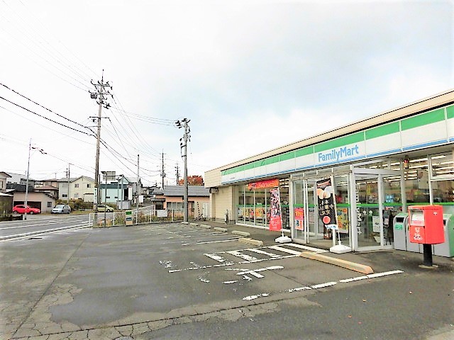 コンビニ　ファミリーマート（コンビニ）まで712m