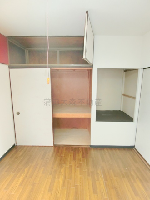 収納　2階バルコニーのある洋室　押し入れ　収納スペース