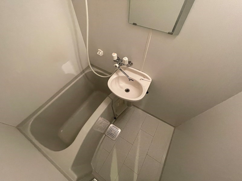 バス・シャワールーム　※同タイプの他のお部屋です