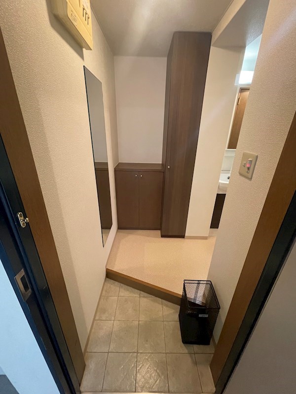 玄関　※同タイプの他のお部屋です