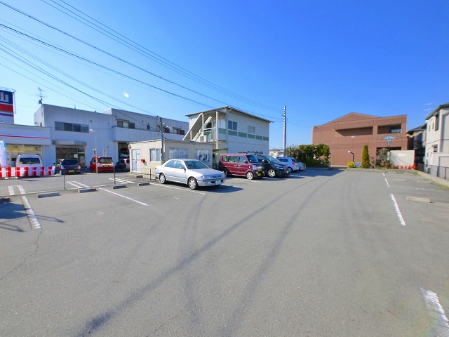 駐車場　駐車場に車を止められます