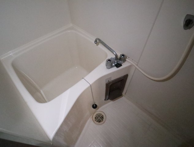 バス・シャワールーム　落ち着いた空間のお風呂です