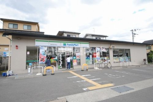 コンビニ　ファミリーマート 京都岩倉中町店（コンビニ）まで551m
