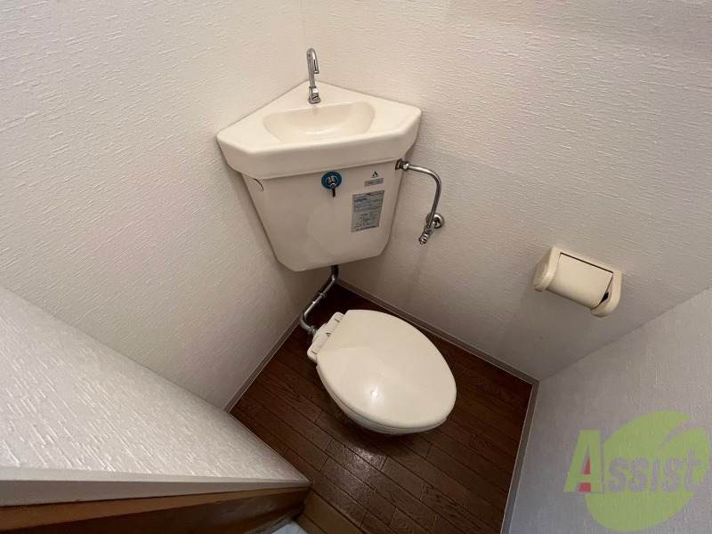 トイレ　こちらはトイレです。清潔感があり、安心して使用できます。