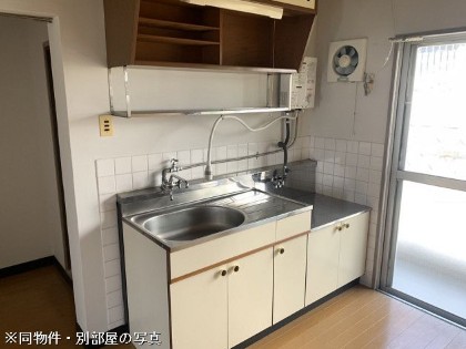 キッチン　※別号室の為、現況優先