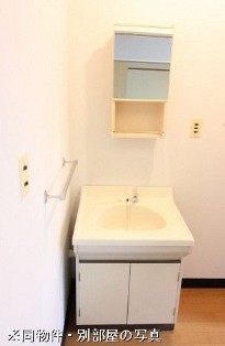 洗面設備　※別号室の為、現況優先