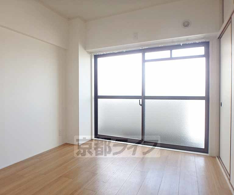 居室・リビング　３ＬＤＫで、全部屋６帖と広めです。