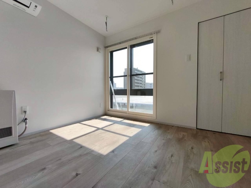 その他部屋・スペース　こちらのお部屋は光が差し込む、温かみのあるお部屋です。