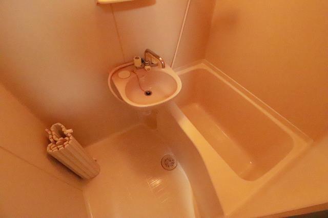 バス・シャワールーム　バス（写真は102号室）