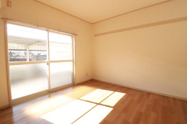 居室・リビング　居室（写真は102号室）