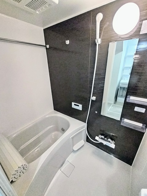 バス・シャワールーム　★浴室乾燥と追焚付きのバスルームです★