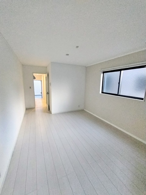 その他部屋・スペース　★角部屋で２面採光の洋室８．７帖です★