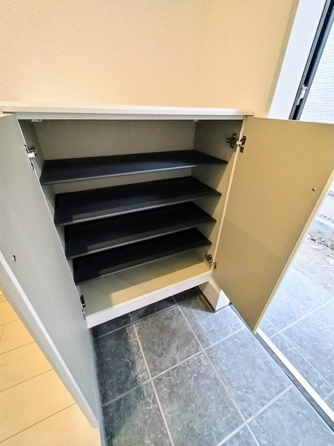 玄関　★下駄箱付きです★