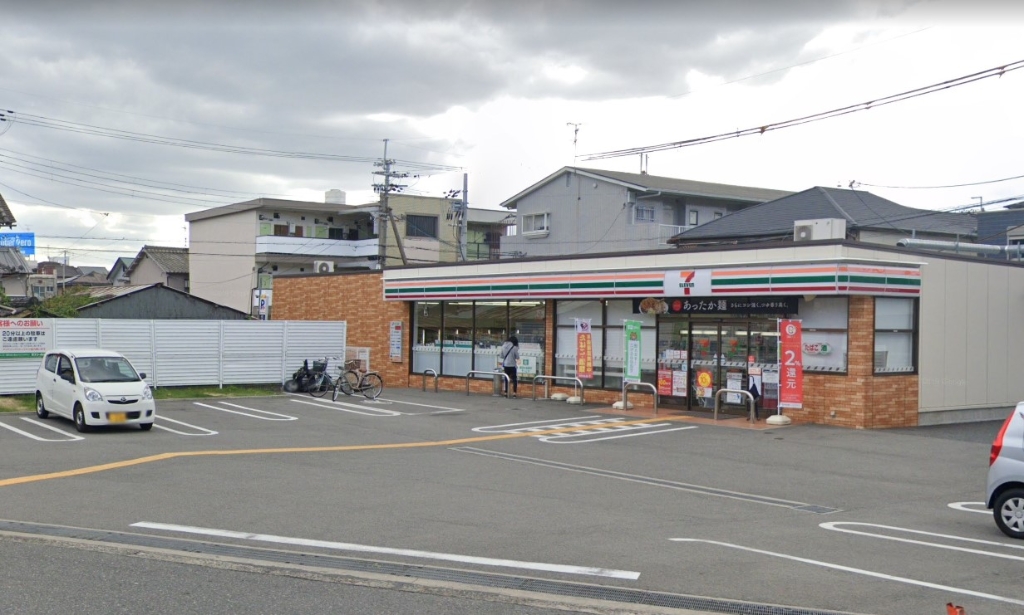 コンビニ　セブンイレブン 八尾弓削町店（コンビニ）まで371m