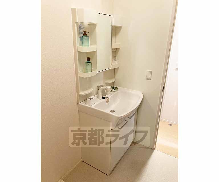 洗面設備　独立洗面台です・