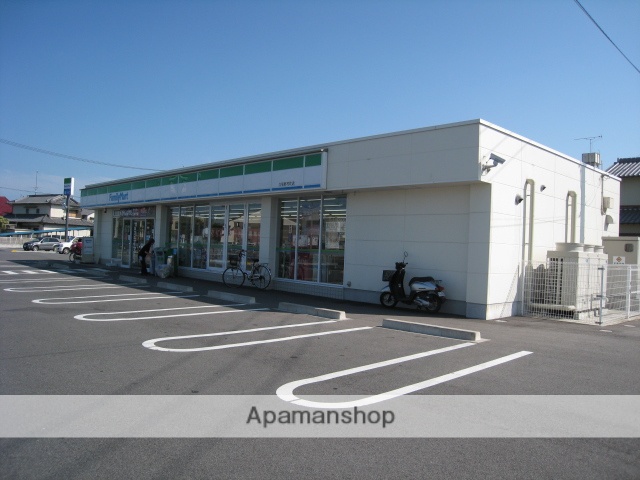 コンビニ　ファミリーマート（コンビニ）まで2204m