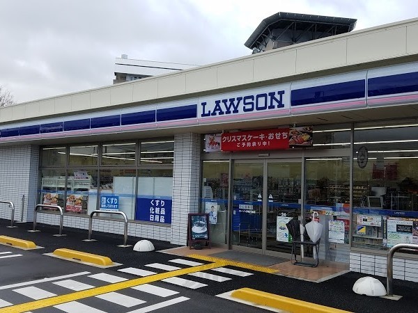 コンビニ　ローソン彦根八坂店（コンビニ）まで1010m