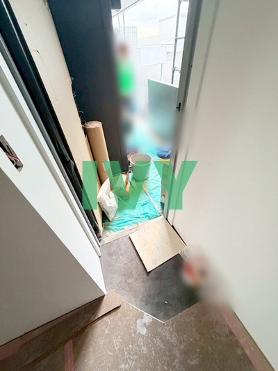 玄関　建築中