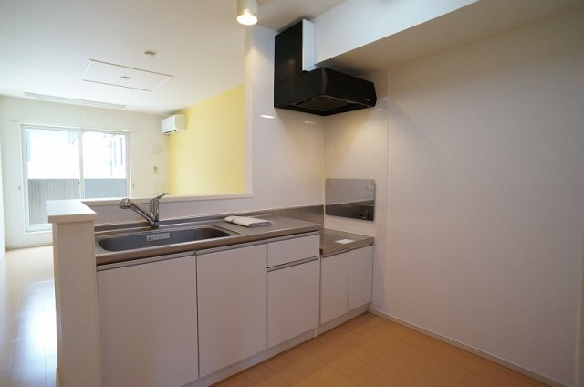 キッチン　コンパクトなキッチンで掃除もラクラク