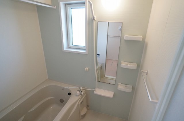 バス・シャワールーム　落ち着いた空間のお風呂です