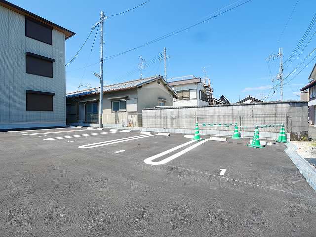 駐車場　駐車場に車を止められます