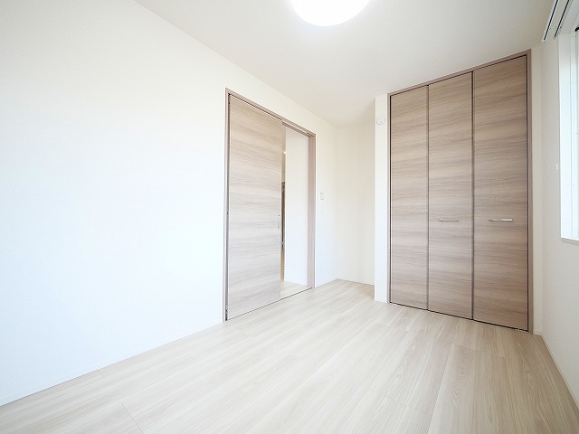 その他部屋・スペース　落ち着いて過ごせるお部屋なので、寝室にいかがでしょうか
