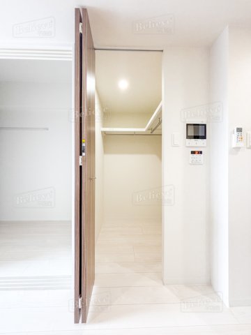 収納　ウォークインクローゼットなので収納豊富です♪