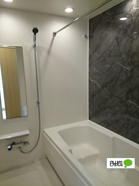 バス・シャワールーム　同物件別部屋