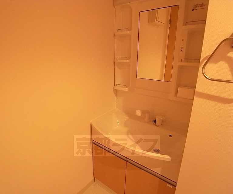 その他設備　独立洗面台です。