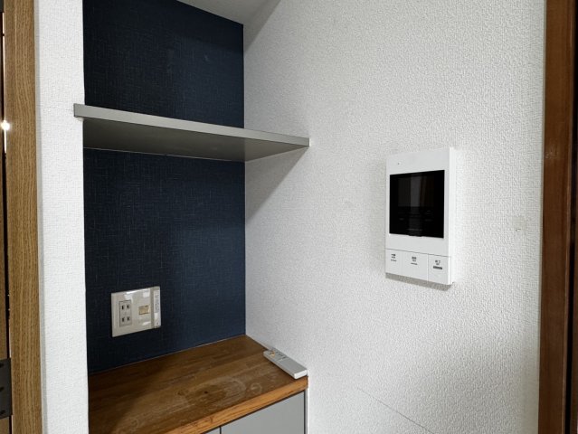 セキュリティ　1Fと各階玄関前モニター付インターホン　不在時録画機能付き