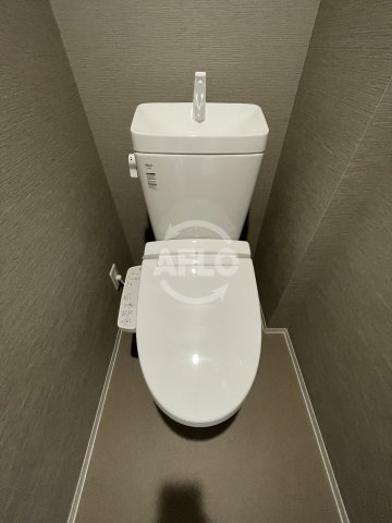 トイレ　セレニテフラン野田阪神駅前　温水洗浄便座
