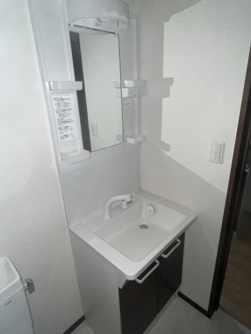 洗面設備　スペースが確保できる洗面所です