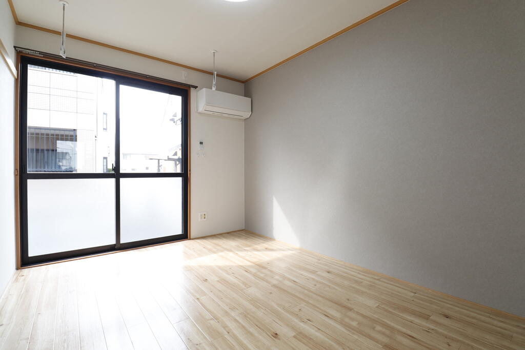 その他部屋・スペース　日当たりの良いダイニング隣の洋室です♪