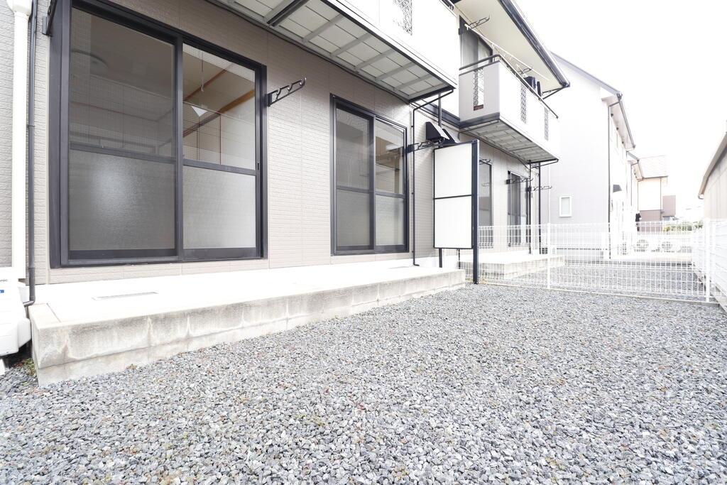 バルコニー　広い庭付きです♪