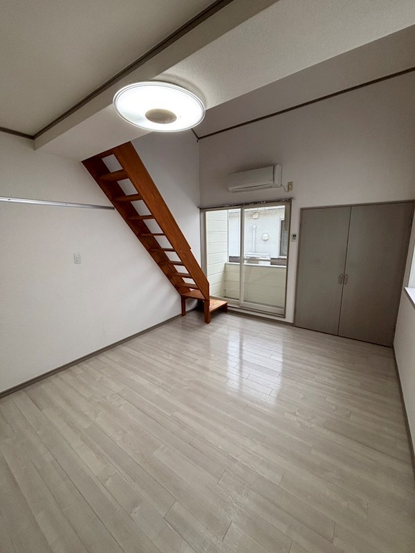 居室・リビング　ロフト付きで開放感があります！