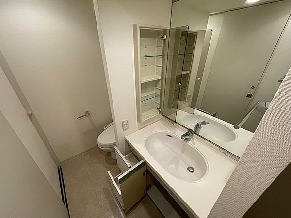 洗面設備　コンパクトで使いやすい洗面所