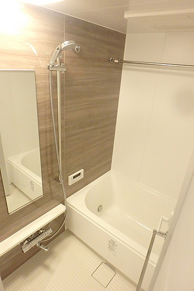 バス・シャワールーム　※別部屋の参考写真です。