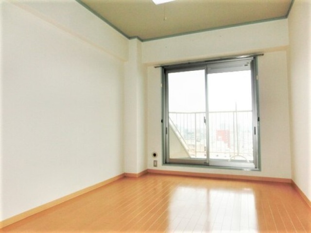 その他部屋・スペース　南側洋室（約5.9畳）