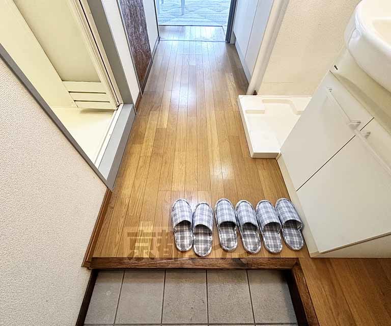 その他部屋・スペース　お部屋から見た廊下です