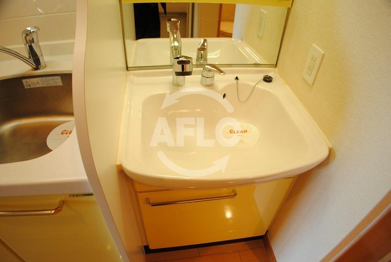 洗面設備　プレサンス心斎橋タイミックス　独立洗面台