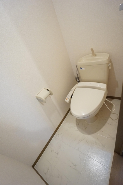 トイレ　温水洗浄暖房便座付き