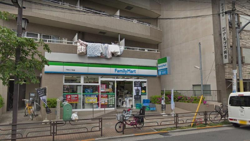 コンビニ　コンビニ（コンビニ）まで180m
