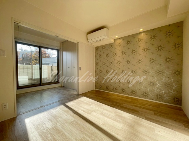 居室・リビング　アクセントクロスでおしゃれなリビング♪