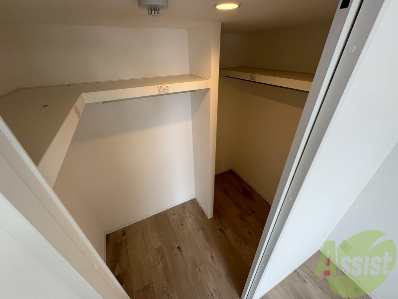 収納　クローゼットは奥行きもあり、荷物が多い方でも安心です。