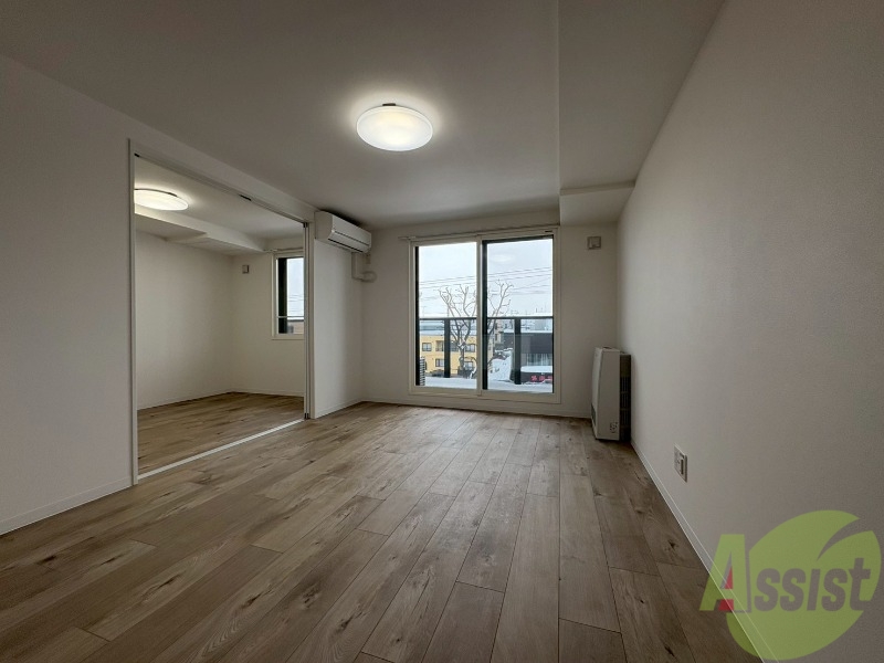 居室・リビング　広々としたリビングですね。使い勝手がよさそうですね！