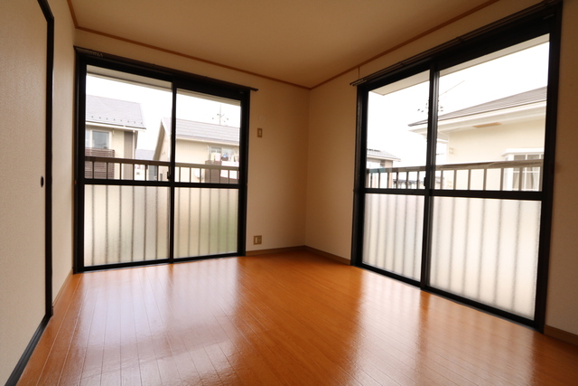 居室・リビング　２面採光のお部屋♪