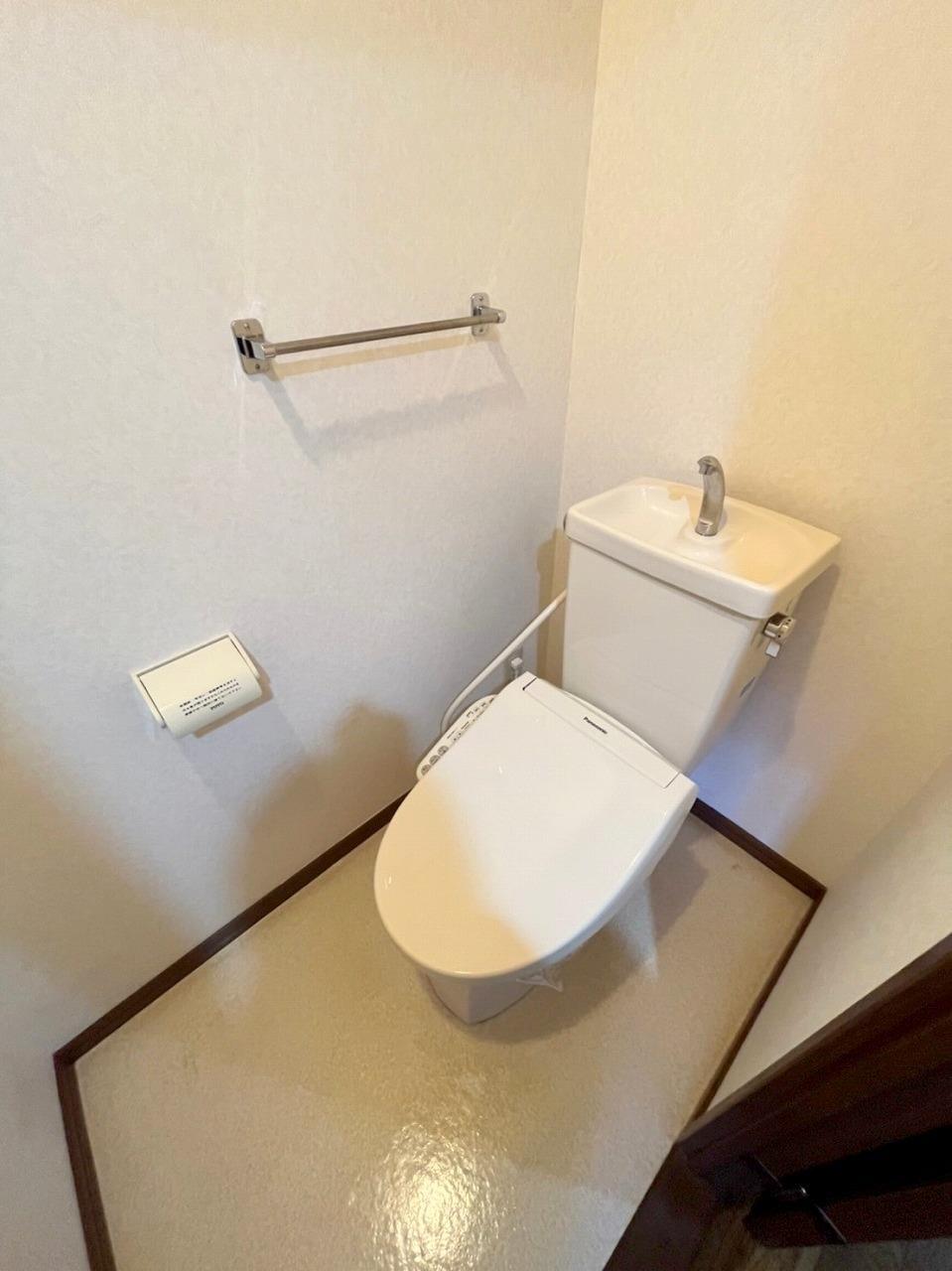 トイレ　ウォシュレット付きのトイレです☆