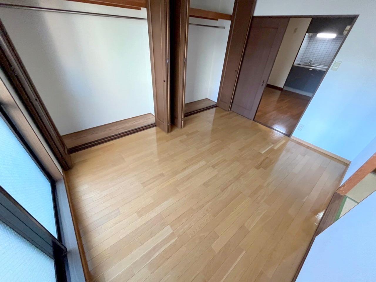 その他部屋・スペース　日当たりも良く明るい洋室です☆